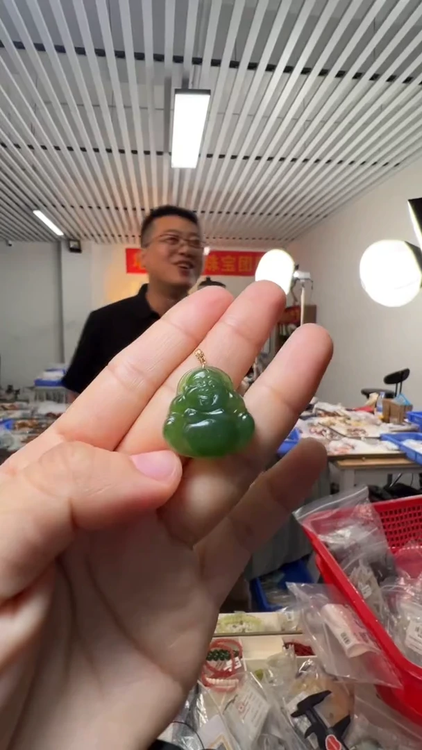 吊坠(不含链)18K金镶嵌和田玉碧玉佛公约22*22mm18K金吊坠