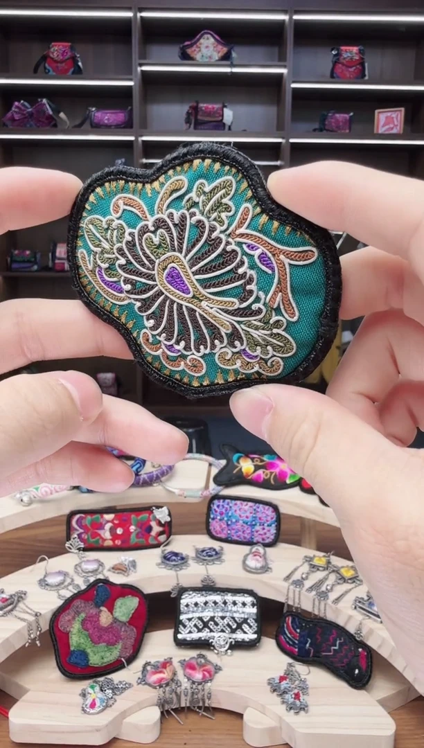 织绣66蒙阿苏苗绣传承店