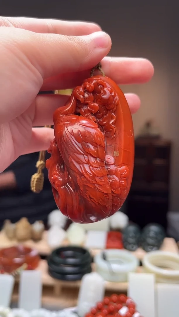 颈饰未镶嵌南红玛瑙三***舍吊坠
