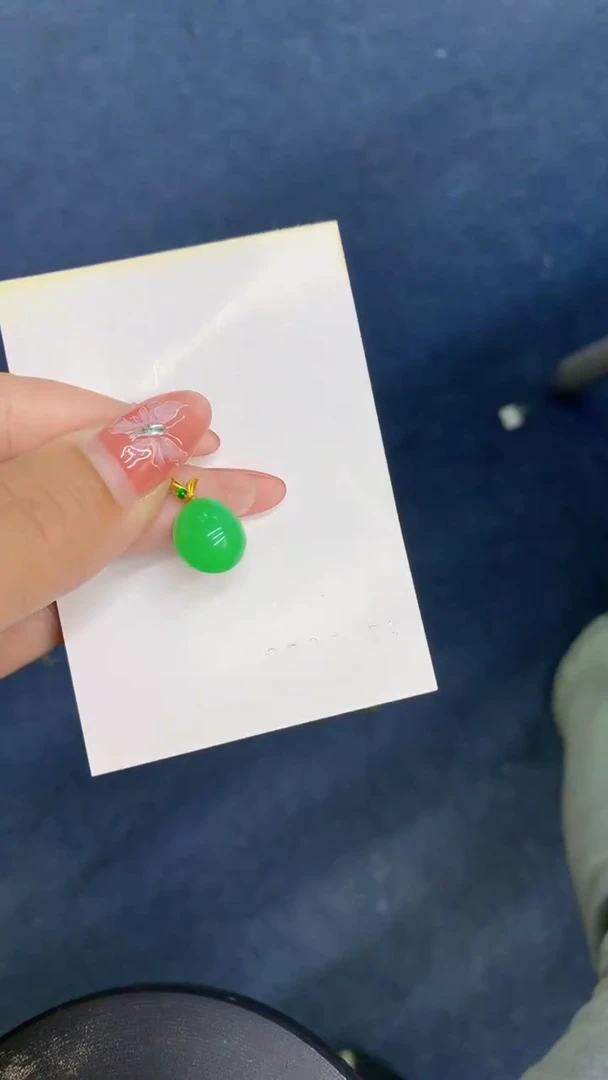 颈饰18K金镶嵌翡翠1