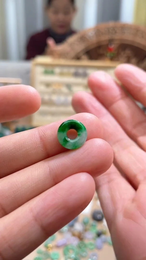 【闪购商品】翡翠颈饰未镶嵌甜甜圈