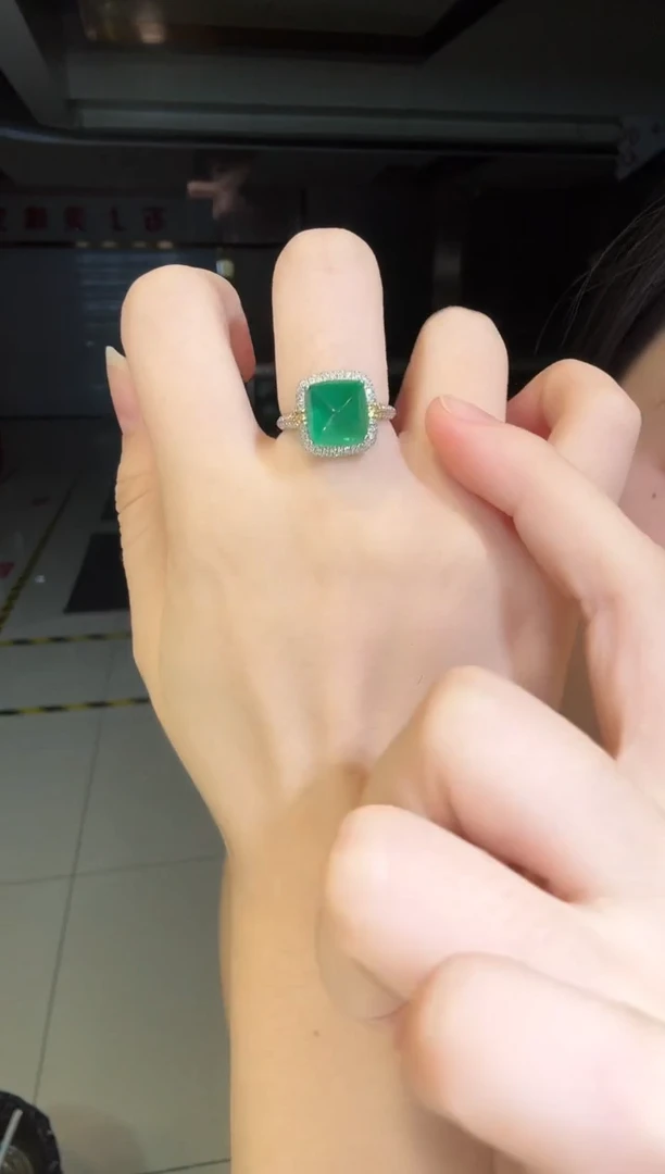 铂Pt950镶嵌戒指祖母绿4.01ct