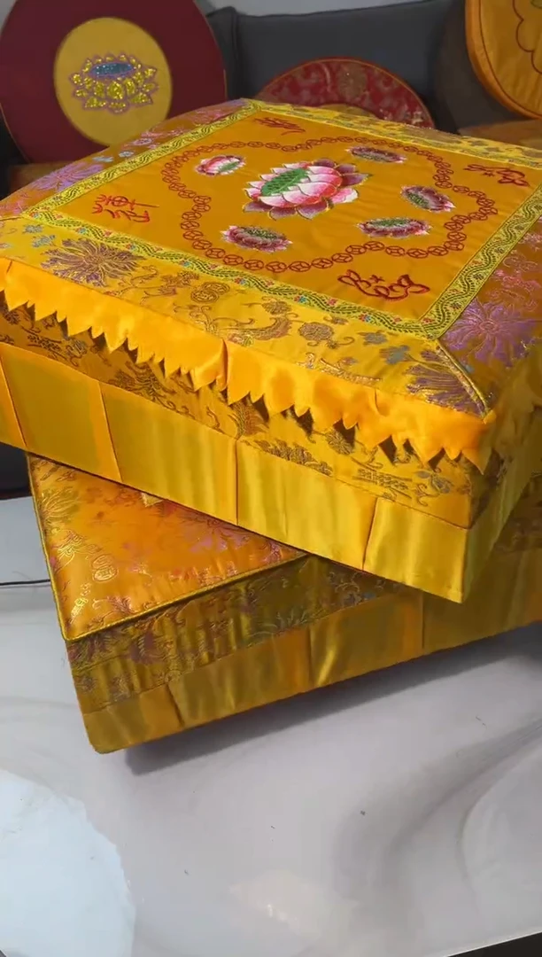 绸缎富贵黄六品莲花50x50
