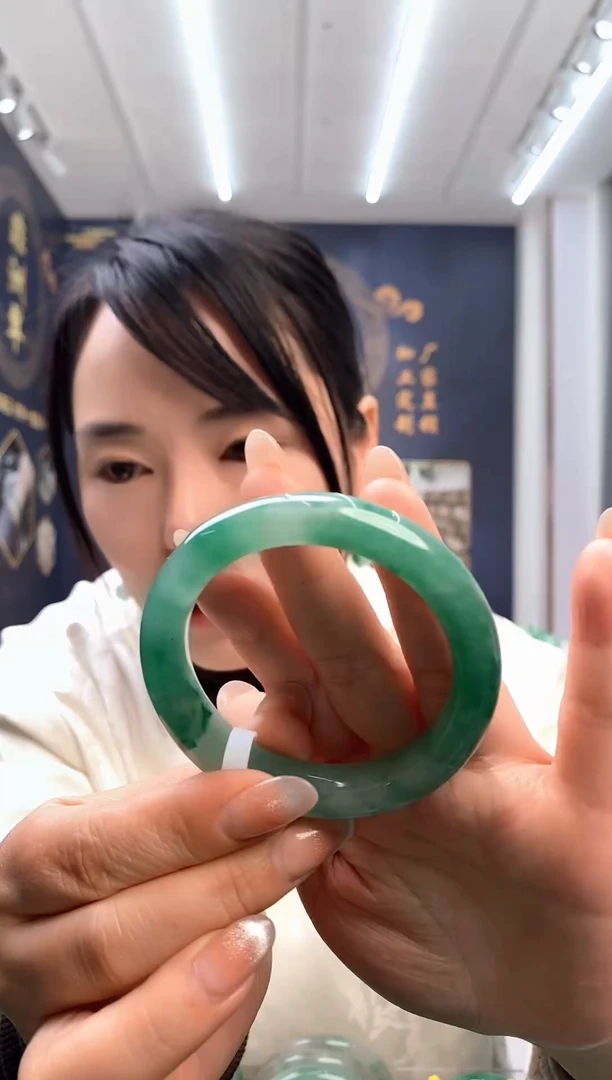 【闪购商品】石英质玉手镯未镶嵌9