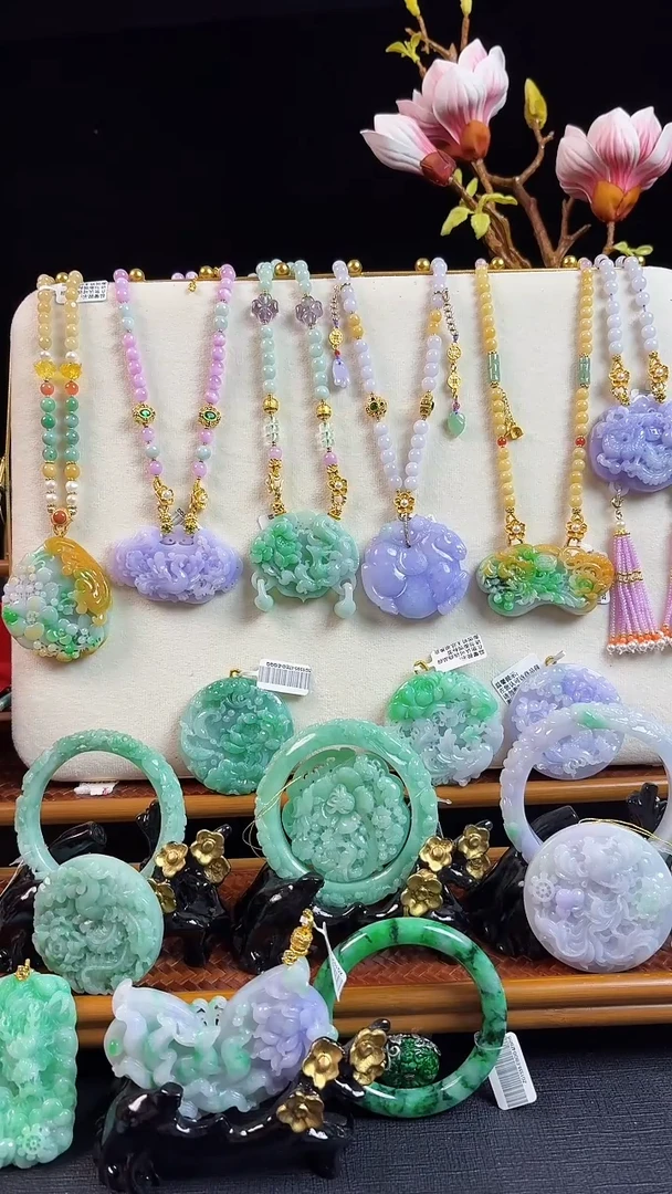 颈饰未镶嵌翡翠翡翠黄加绿凤凰吊坠