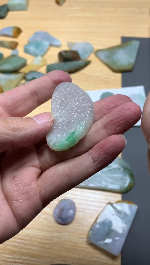 【闪购商品】翡翠颈饰未镶嵌天然翡翠A货