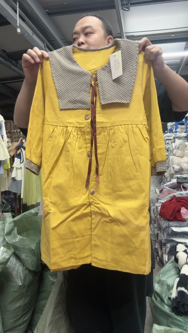 Y**.女童黄色连衣裙a127140