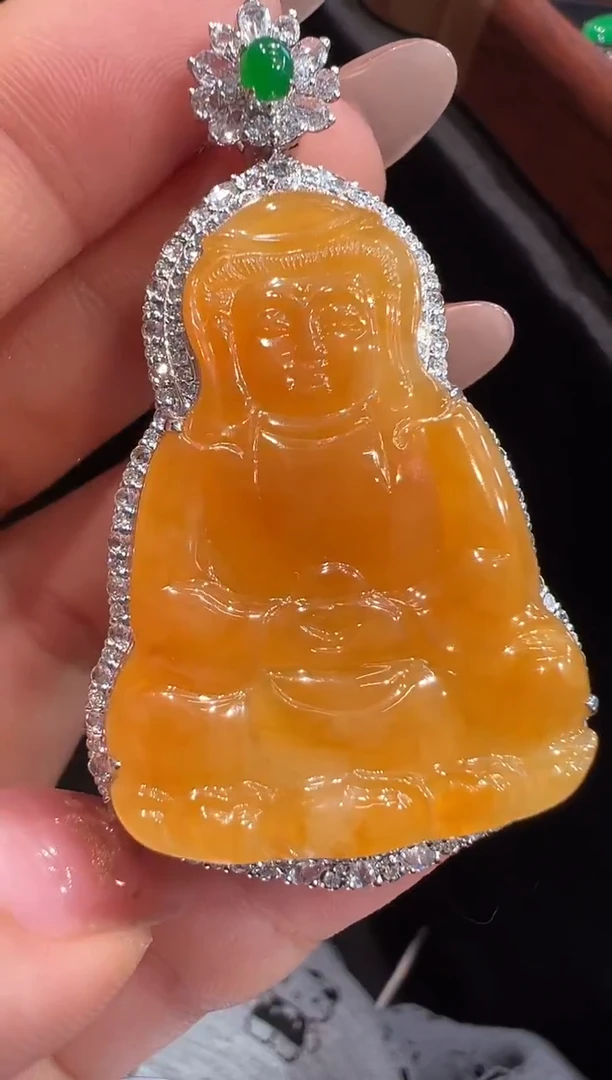 颈饰18K金镶嵌翡翠吊坠