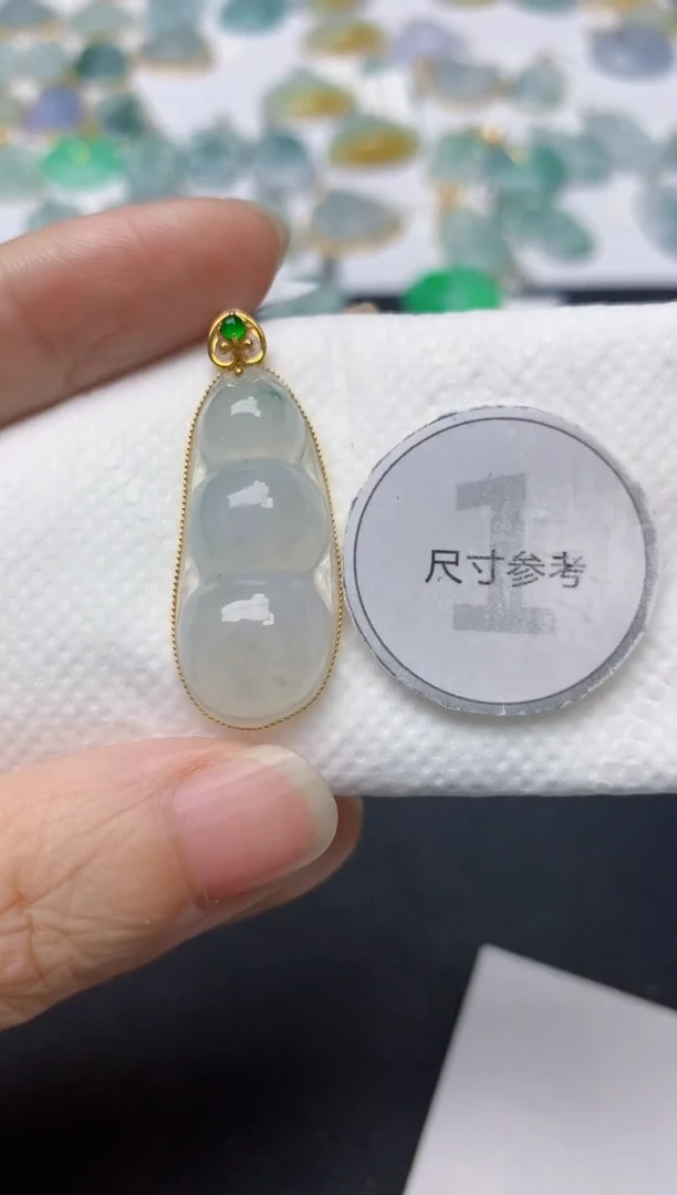 翡翠18K金镶嵌颈饰天然缅甸A货翡翠