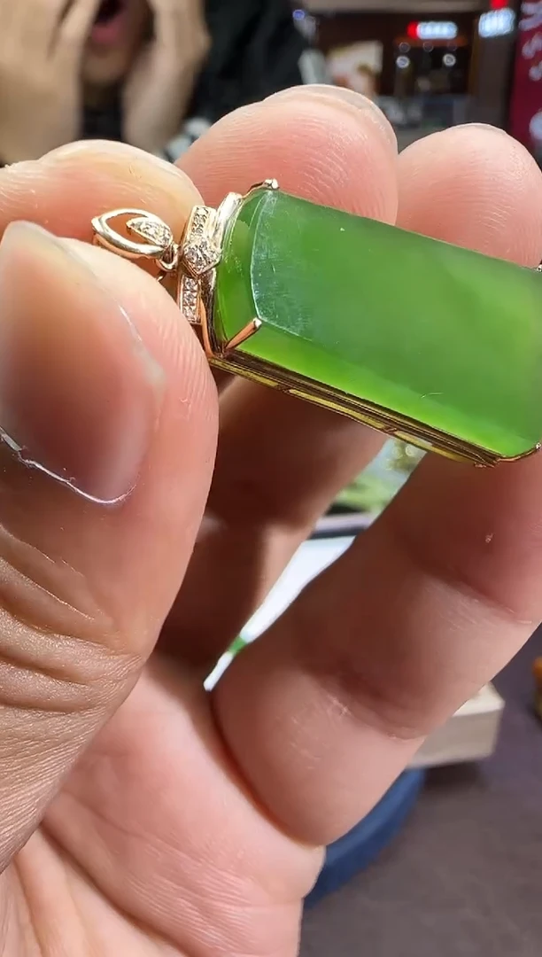 18K金镶嵌和田玉挂件【陆104】146 5512