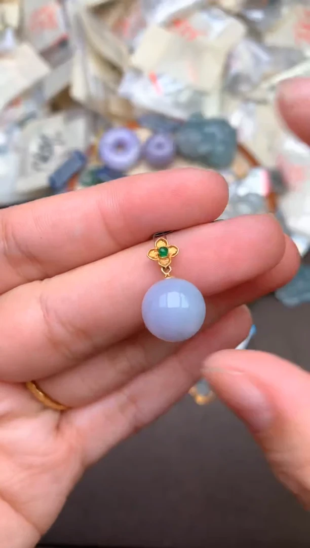 18K金镶嵌挂件翡翠—