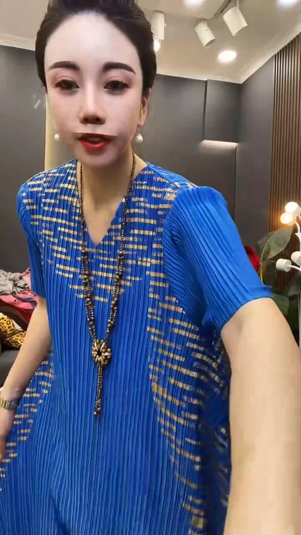 聚酯纤维（涤纶）蓝色 烫金裙