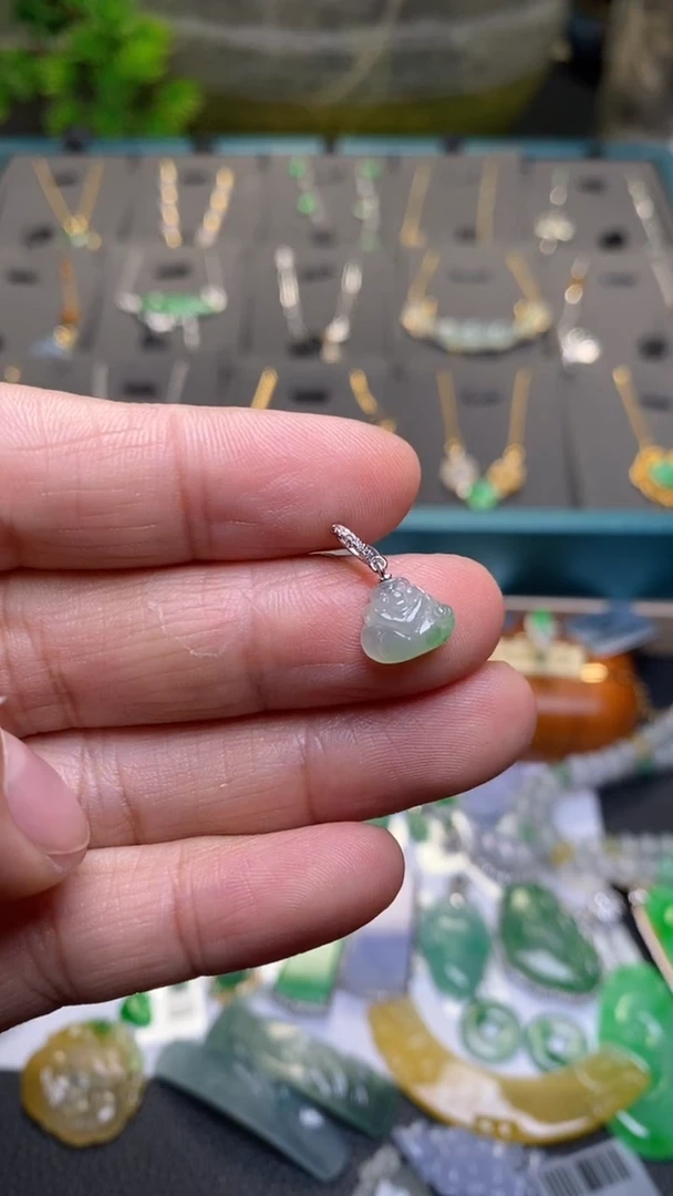 颈饰18K金镶嵌翡翠净货34031