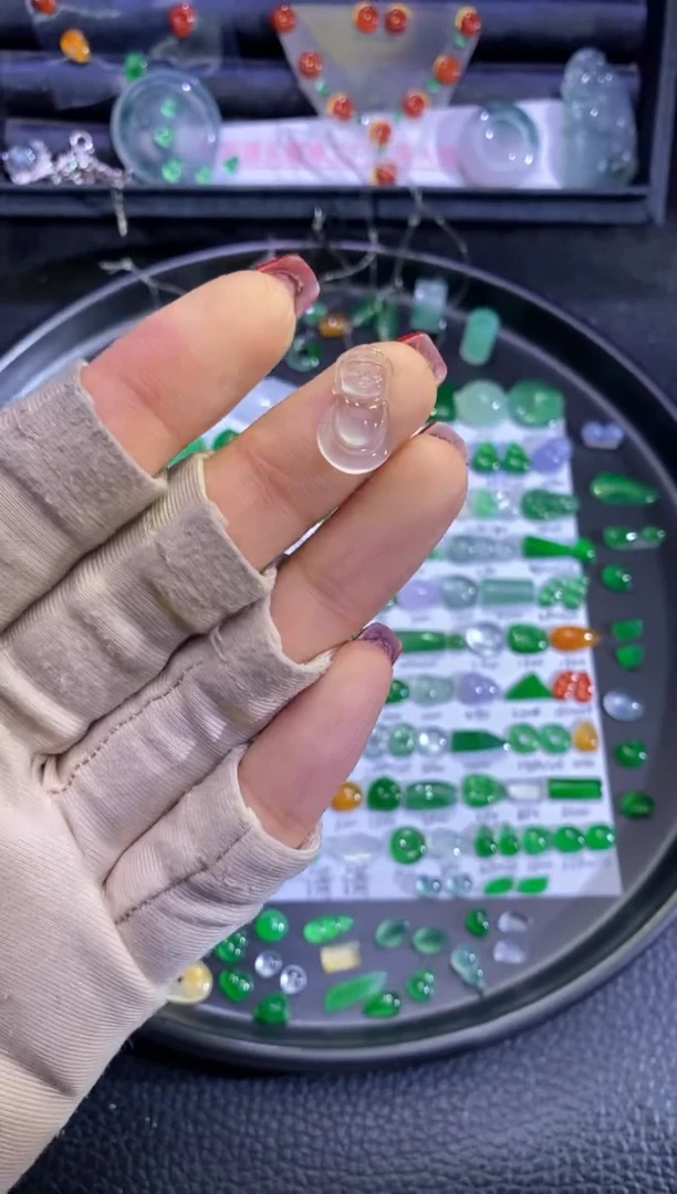 未镶嵌挂件翡翠佛