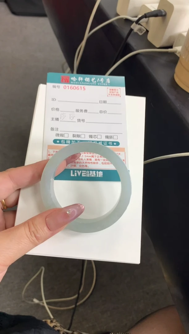 未镶嵌手镯定制翡翠飞*手镯定制不退不换