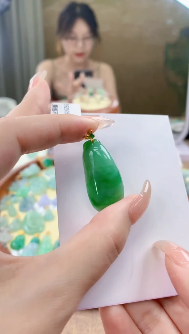 翡翠18K金镶嵌颈饰天然A货翡翠挂件