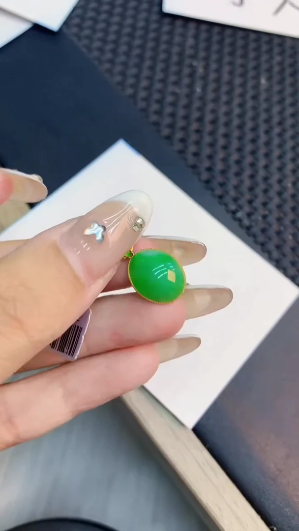 翡翠18K金镶嵌吊坠(不含链)1