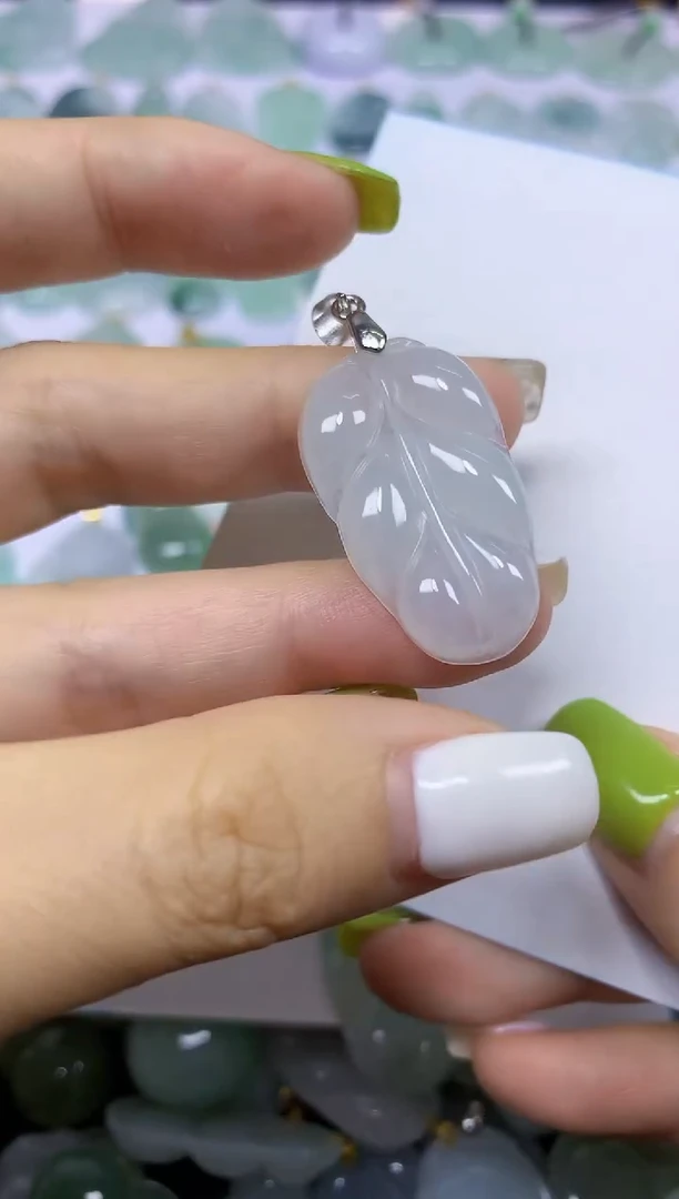 翡翠未镶嵌颈饰挂件