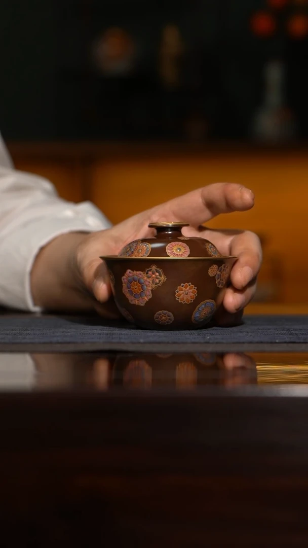 瓷片用****7宝蕴阁 幻彩珐琅皮球花盖碗