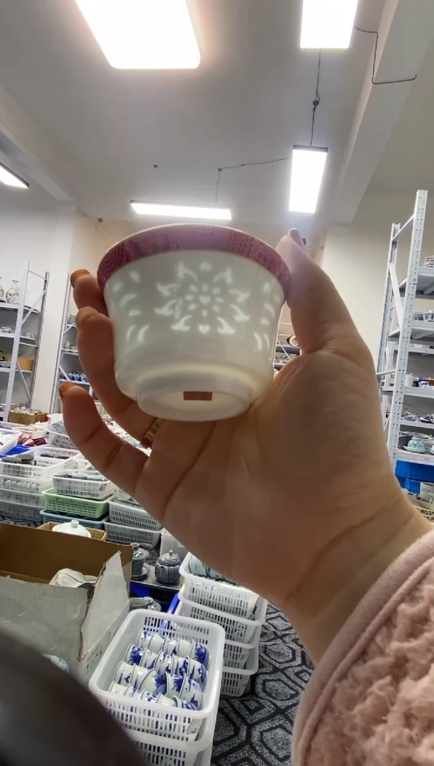 陶瓷胭脂红玲珑马蹄杯70毫升
