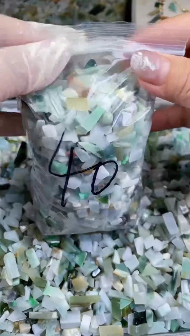 【闪购商品】翡翠颈饰未镶嵌天然翡翠边角迷你号500克40