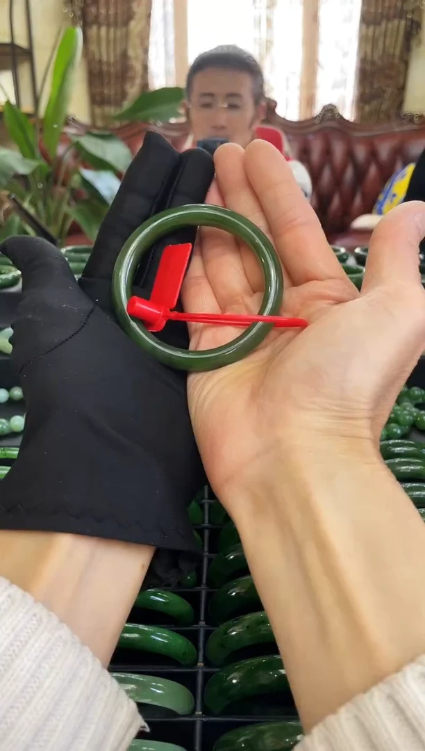 未镶嵌手镯和田玉（碧玉）岁****！877