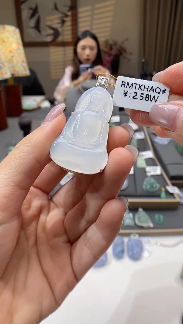 【闪购商品】翡翠颈饰18K金镶嵌观音