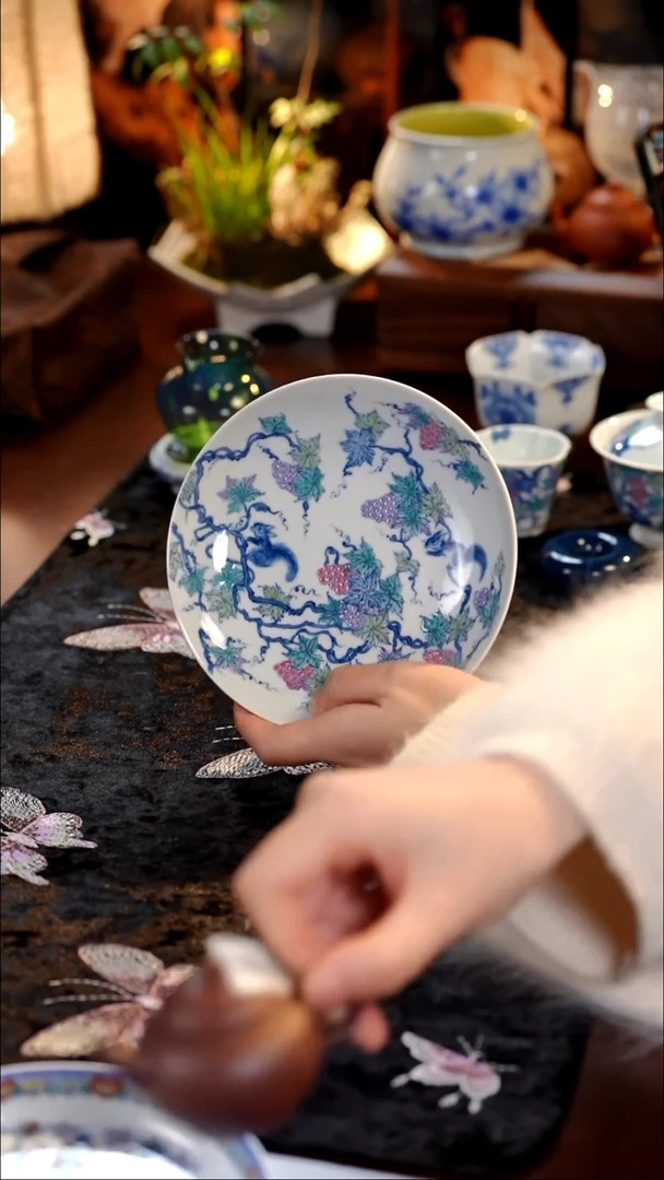 斗彩壶承·············
