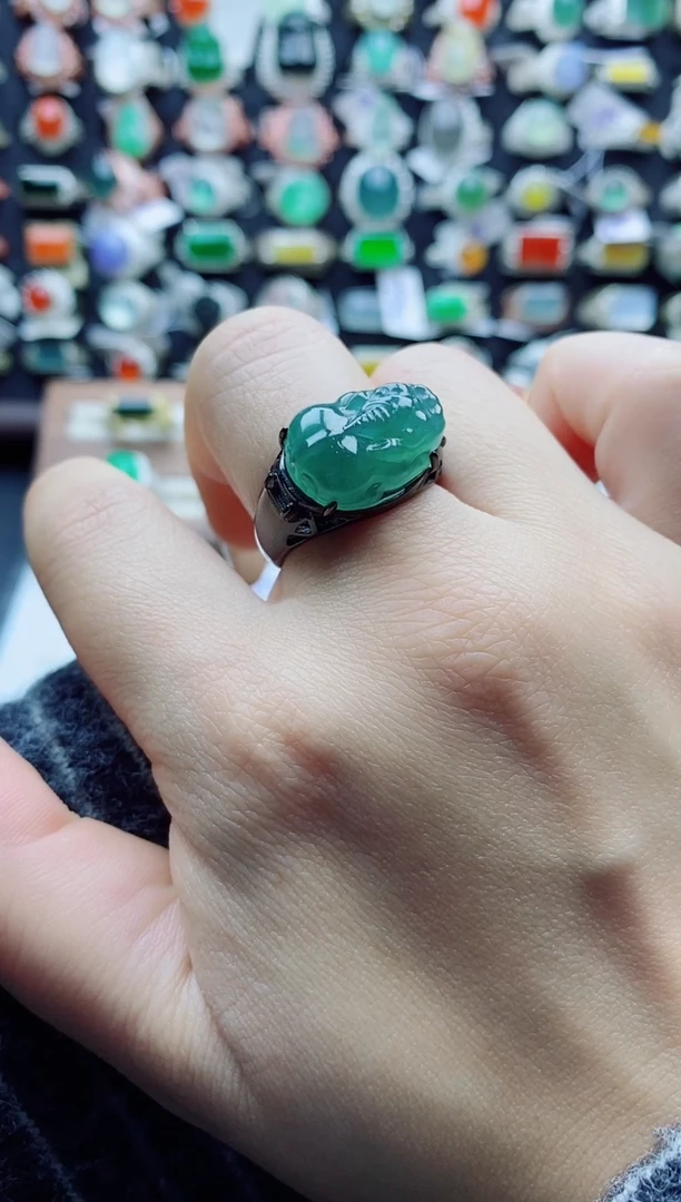 银S925镶嵌戒指翡翠旧****；天然翡翠A货男戒