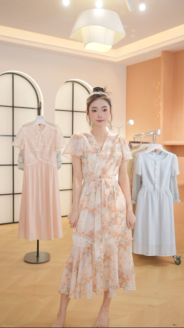 M1056 夏季新款高档洋气新中式收腰显瘦气质妈妈连衣裙女时尚