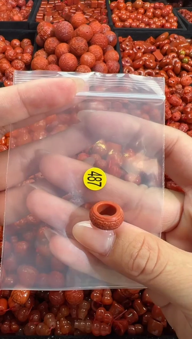 南红玛瑙未镶嵌颈饰1