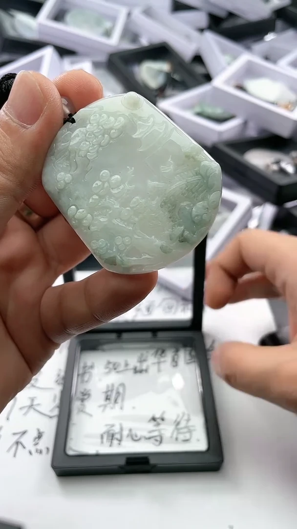 翡翠未镶嵌颈饰..../7/24/ 57