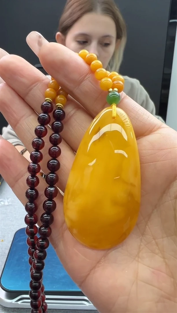 【闪购商品】琥珀颈饰未镶嵌98秒拍号