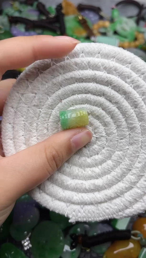 颈饰未镶嵌翡翠缅甸翡翠吊坠