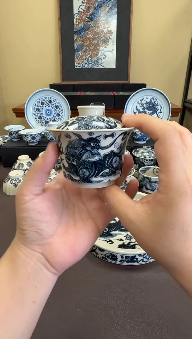 二号釉杂宝狮子马蹄盖碗