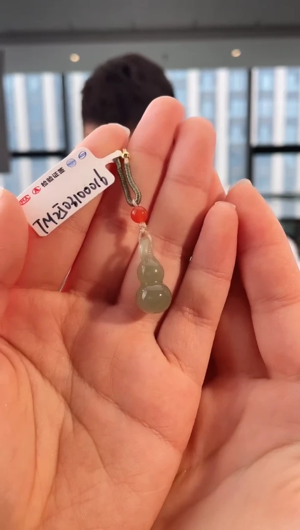 和田玉未镶嵌颈饰葫芦 xp