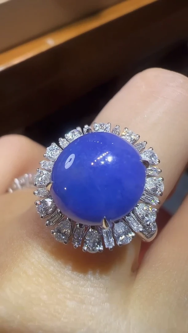 18K金镶嵌戒指翡翠蛋面