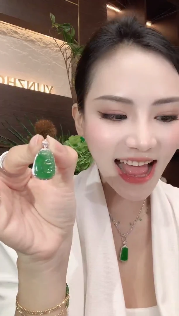 吊坠(不含链)18K金镶嵌翡翠A8