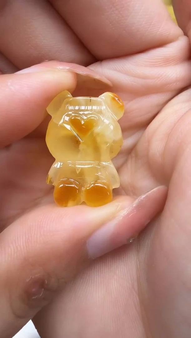 未镶嵌琥珀裸石如图