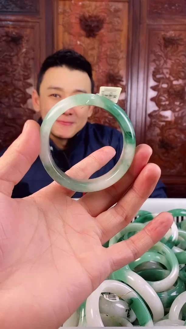 【闪购商品】石英质玉手镯未镶嵌手镯