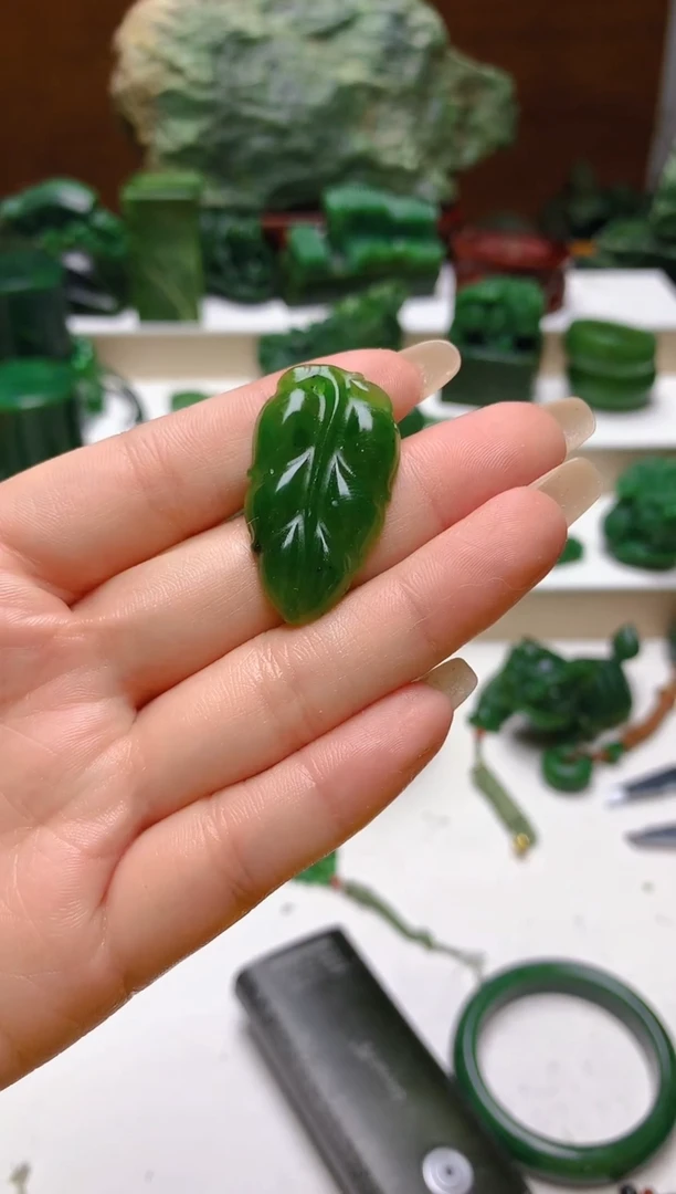 颈饰未镶嵌和田玉（碧玉）随机发货