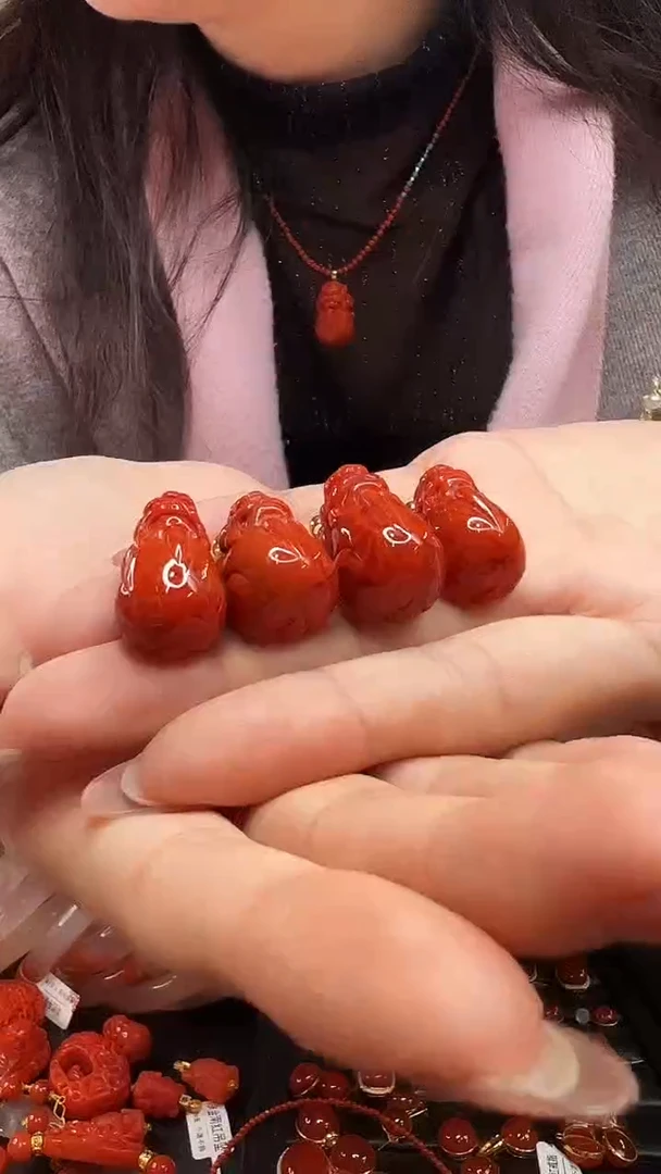 吊坠(不含链)18K金镶嵌南红玛瑙/貔貅/多样性发其一/H