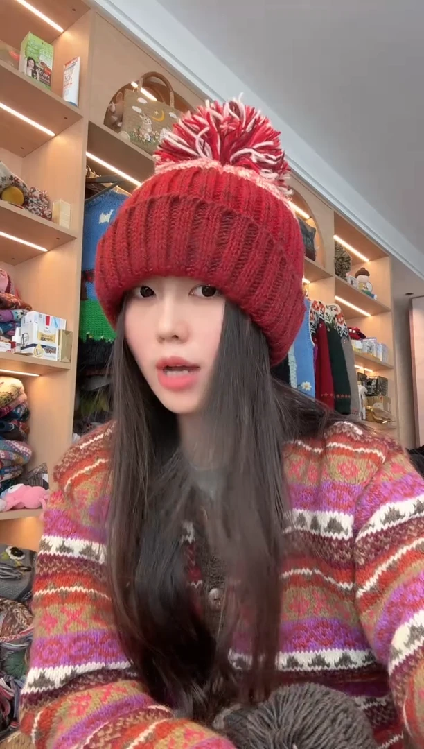 羊毛红色翻边帽