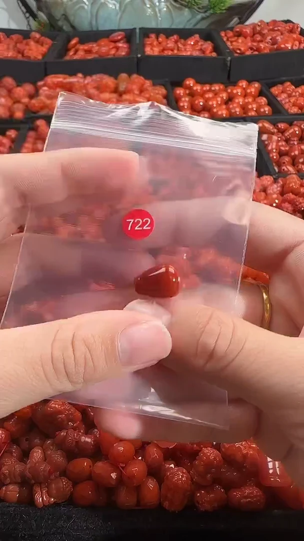 颈饰未镶嵌南红玛瑙1