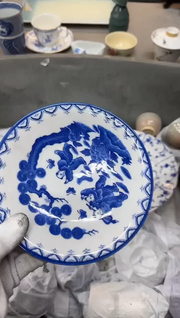 1华*哥CQGFDHDFHDFJHFDD