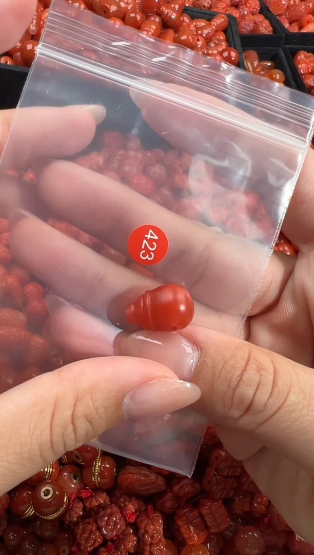 南红玛瑙未镶嵌颈饰1