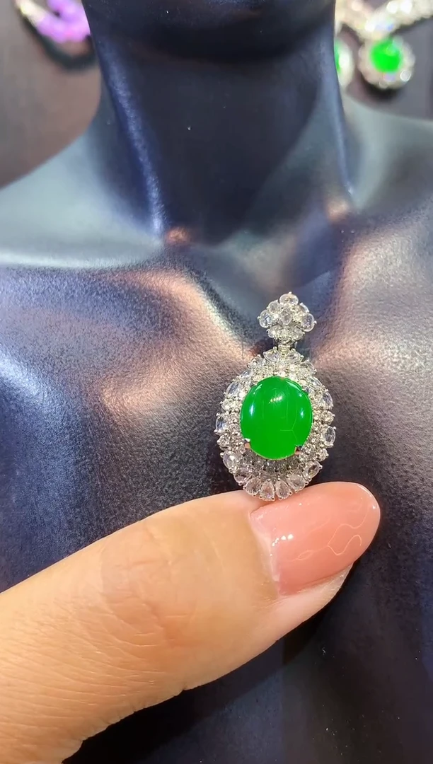 吊坠(不含链)18K金镶嵌翡翠吊坠