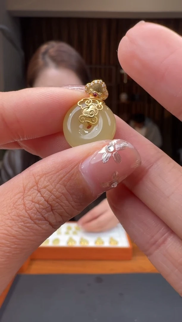 【闪购商品】和田玉11818K金镶嵌1.31冰冰多样性发货