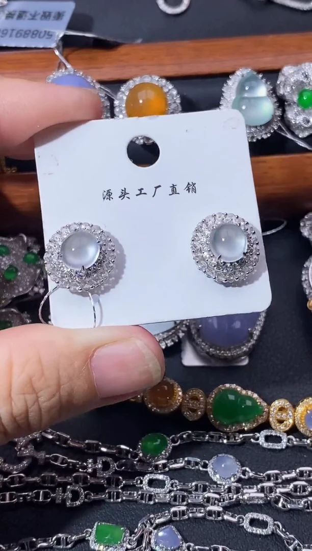 18K金镶嵌翡翠耳饰耳饰