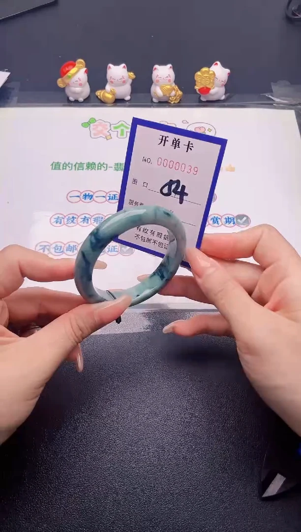 翡翠手镯未镶嵌翡翠手镯未镶嵌
